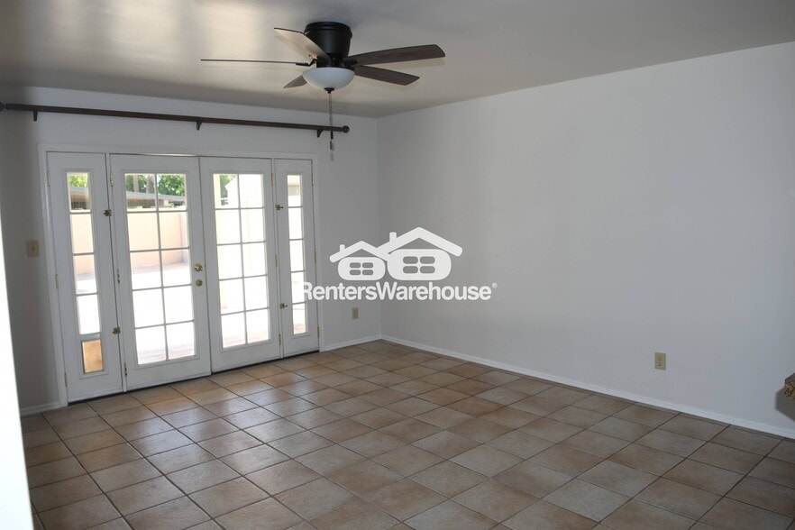 Building Photo - 10700 E Hope Dr