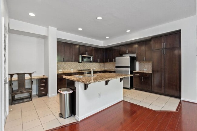 Building Photo - 111 S De Lacey Ave