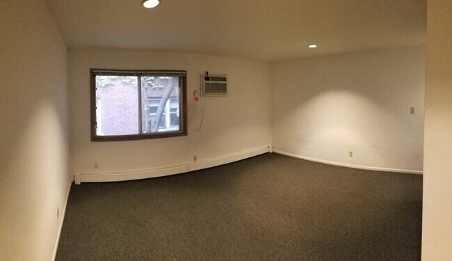 Building Photo - 402 N Prairie St