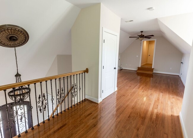 Building Photo - 5 bedroom home