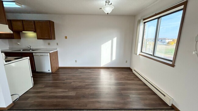 Building Photo - Pet Friendly 2 bedroom 1 bathroom for Rent!