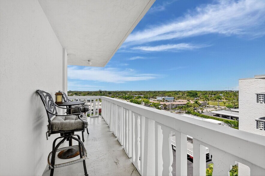 Building Photo - 301 Lake Shore Dr