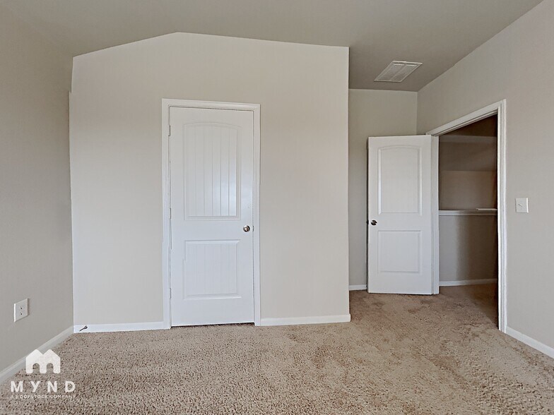 Building Photo - 717 Pinnacle Dr