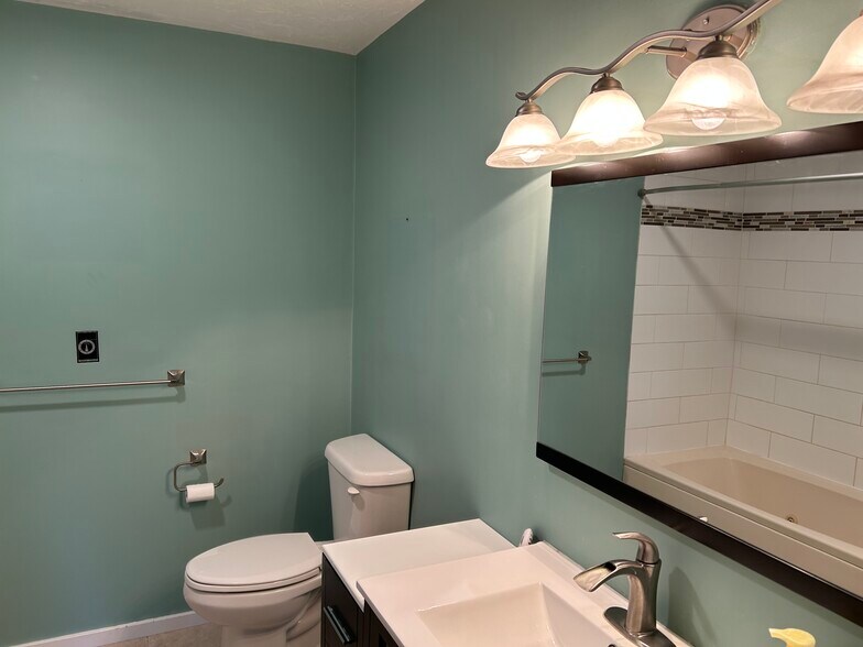 Building Photo - 189 Littleton Rd