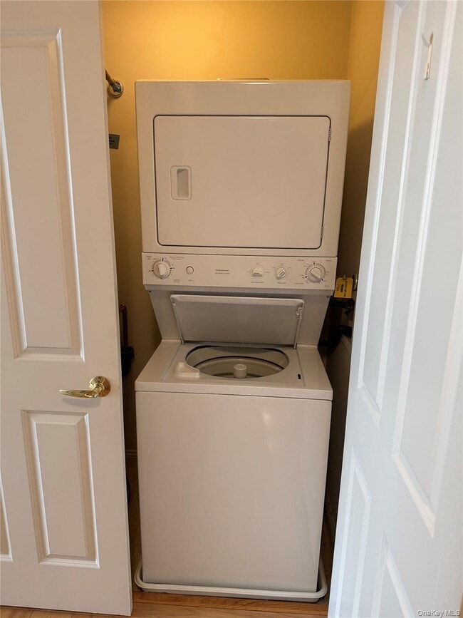 Building Photo - 3203 Leeward Dr