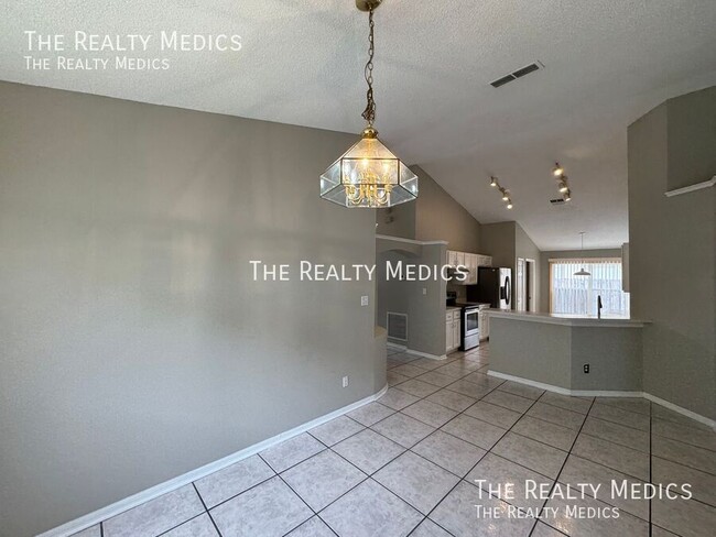 Building Photo - 833 Brightview Dr