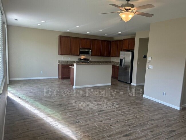 Building Photo - 10724 Grayslake Dr