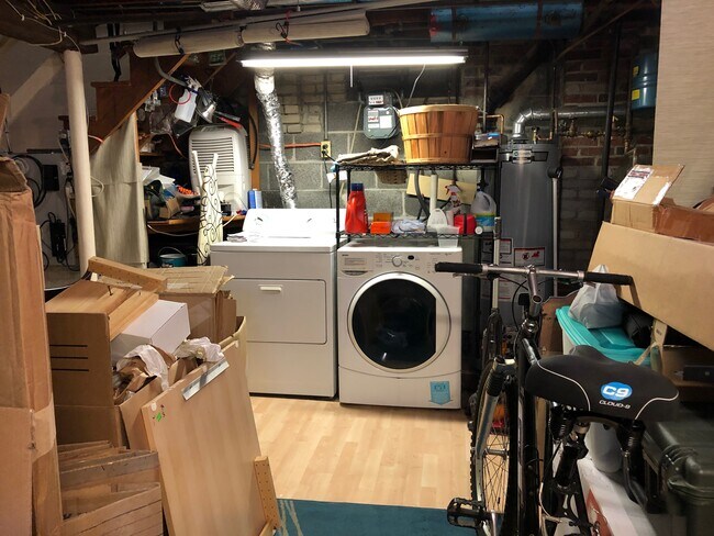 Building Photo - 112 Rowe St