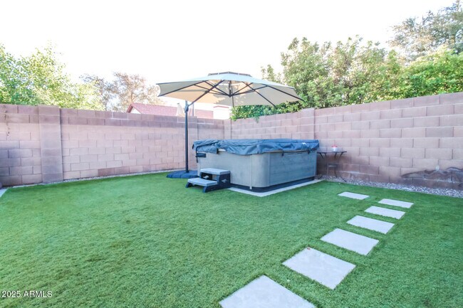 Building Photo - 907 E San Remo Ave