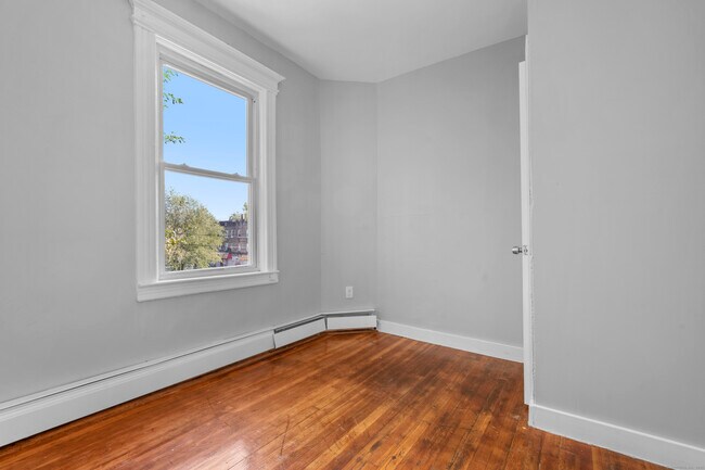 Building Photo - 202 Mather St