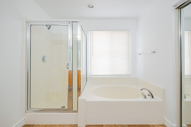 Building Photo - 1514 Regents St