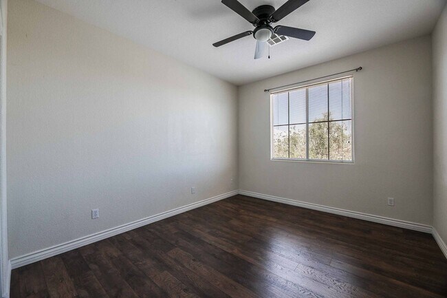 Building Photo - Stunning 3 Bedroom home in Anthem!