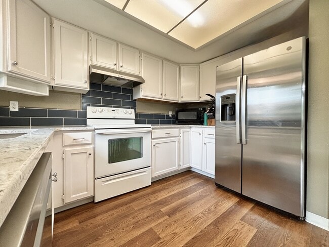 Building Photo - 8809 W Donnybrook Dr