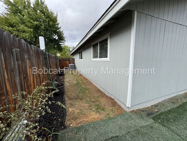 Building Photo - 2523 Baker Dr