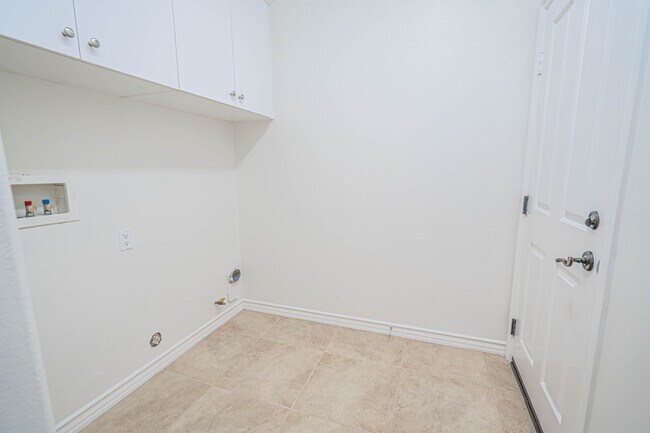Building Photo - 26149 Shadow Rock Ln