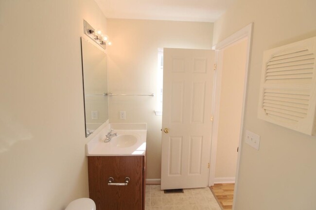 Building Photo - 351 Emerson Ln