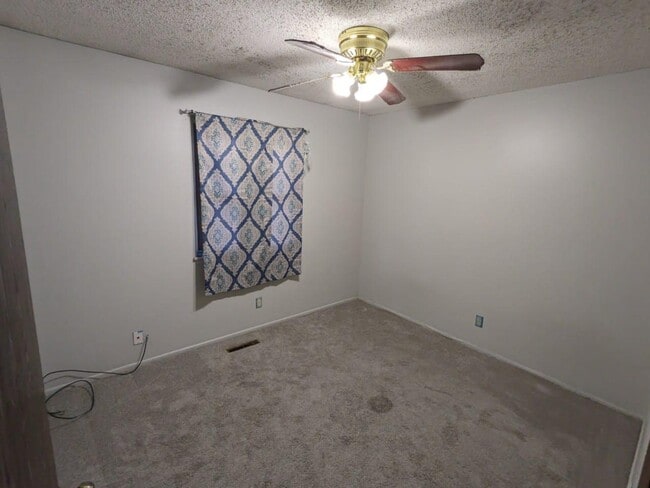 Building Photo - 5108 E Looman St