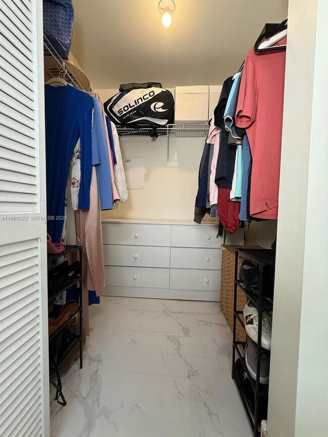 Building Photo - 300 S Biscayne Blvd