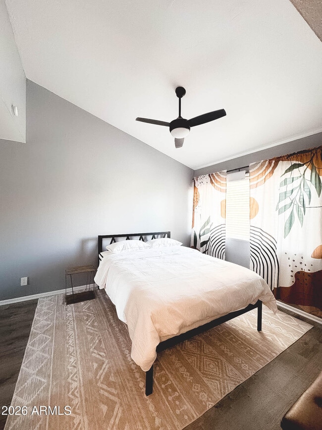 Building Photo - 8055 E Thomas Rd