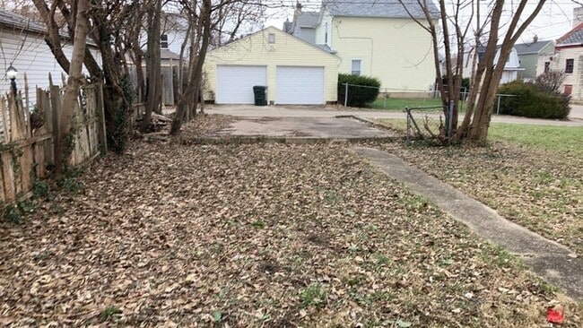 Building Photo - 105 S Irwin St