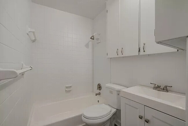 Building Photo - 2659 Harvey Ave