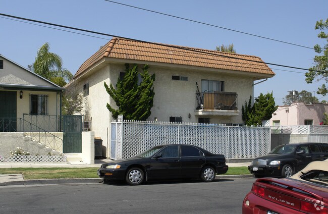 Building Photo - 5145 Clinton St