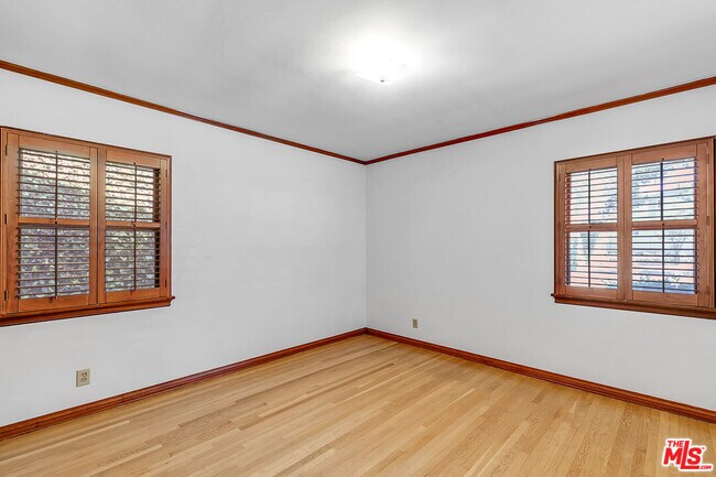 Building Photo - 15436 Camarillo St