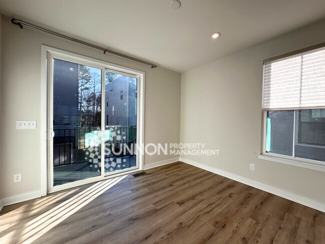 Building Photo - 3 Bedroom Townhome Located in Wendover Green