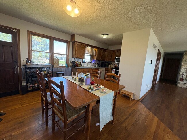Building Photo - 3+ Bedroom with Basement in Nelson's Ridge