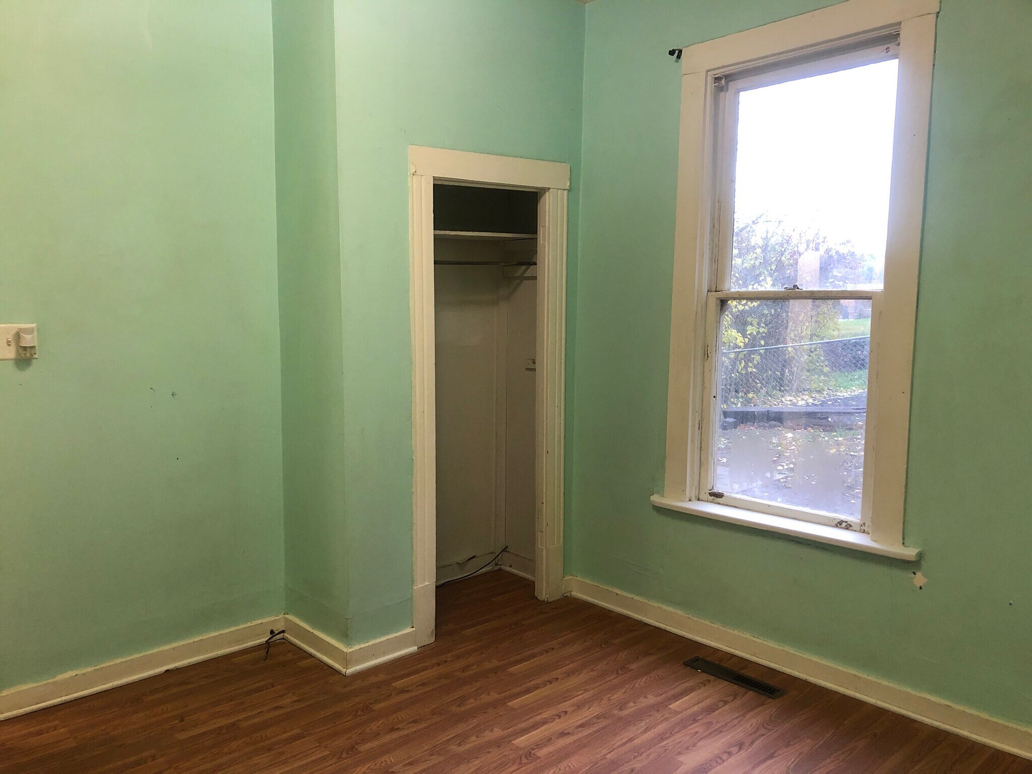 Building Photo - 320 SE High St