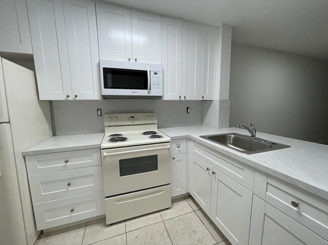 Building Photo - 6854 NW 173rd Dr