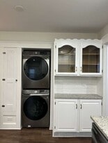 Building Photo - 9 Spruce St