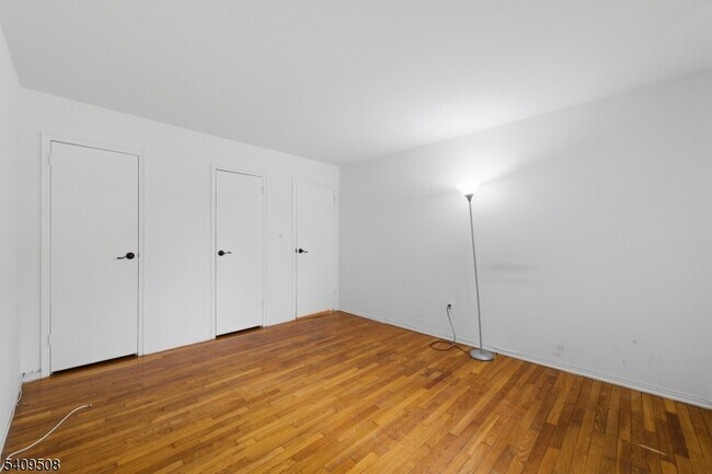 Building Photo - 43 Conforti Ave