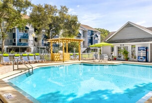 Building Photo - Buena Vista Apartments – Studio, 1 & 2 Bed...