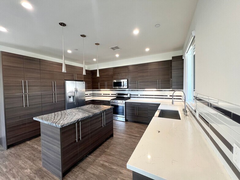 Building Photo - 6437 W 86th Pl