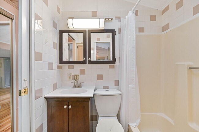 Building Photo - NOW AVAILABLE - 1/1 Manufactured Home in Estero!