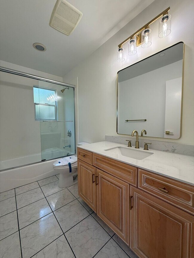 Building Photo - ? Elegant & Expansive Redwood City Home – ...