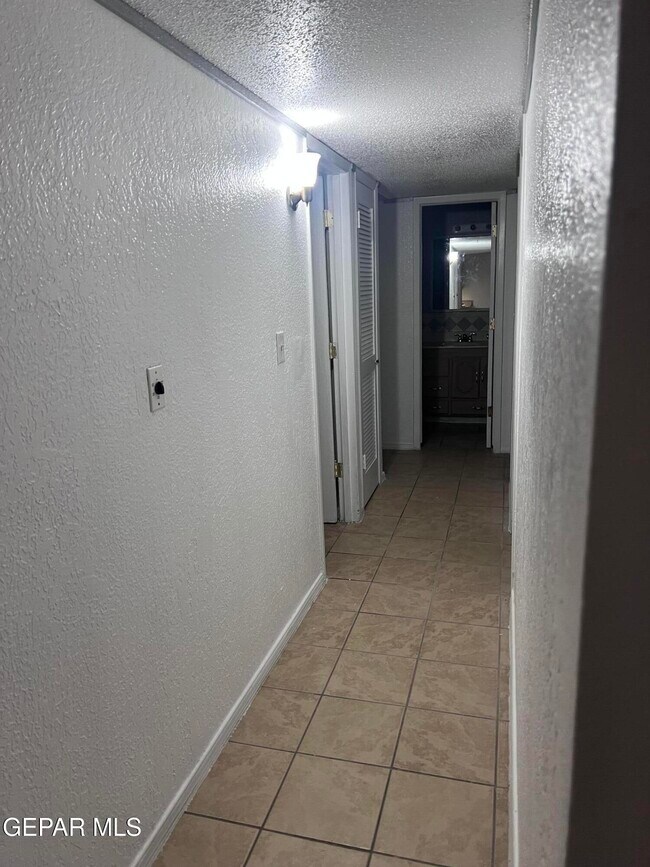 Building Photo - 4904 Winthrop Dr