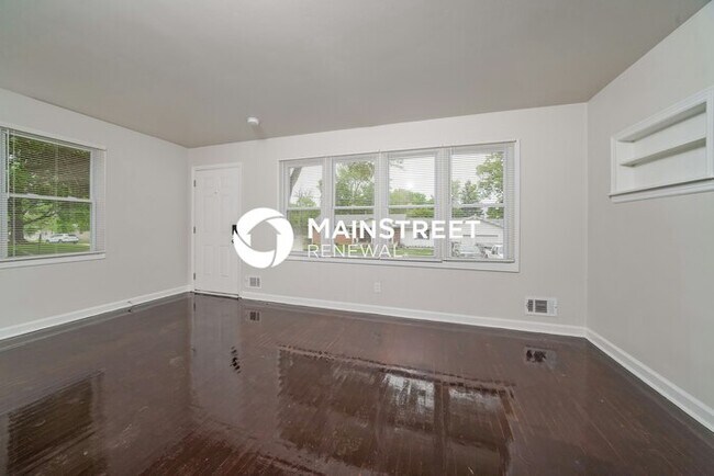 Building Photo - 3 Bedroom Pet-Friendly Home in Louisville, KY with Main Street Renewal