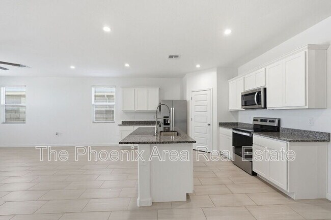 Building Photo - 2761 W Seaver Ave
