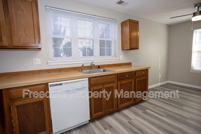 Building Photo - 16326 Taconic Cir