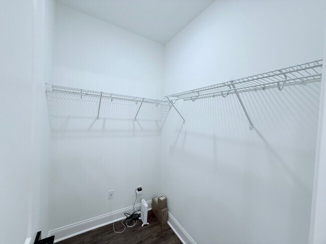 Building Photo - NEW South Grove unit