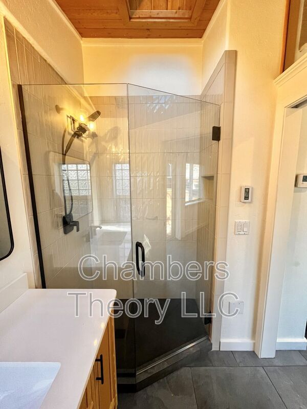 Building Photo - 1252 NW Milwaukee Ave