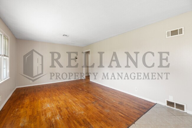 Building Photo - 902 W Wallingford St