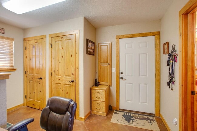 Building Photo - 3 bedroom home on acreage