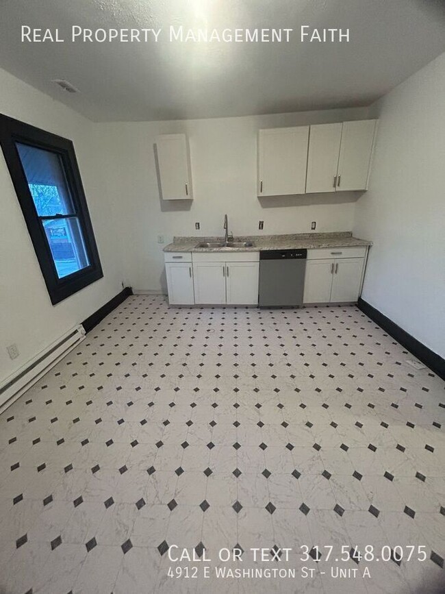 Building Photo - Recently Remodeled 2-Bedroom Unit – Washer...