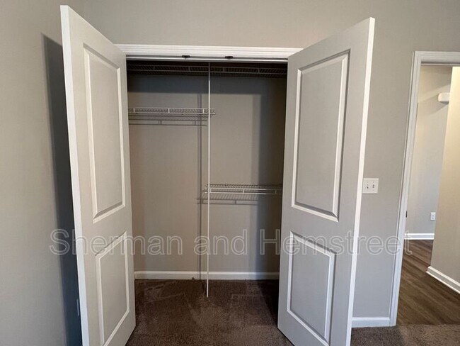 Building Photo - 730 Tarvin Cir