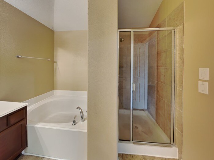 Building Photo - 152 E Kirnwood Dr