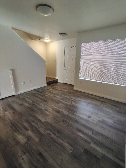 Building Photo - 2010 Larcus Ave