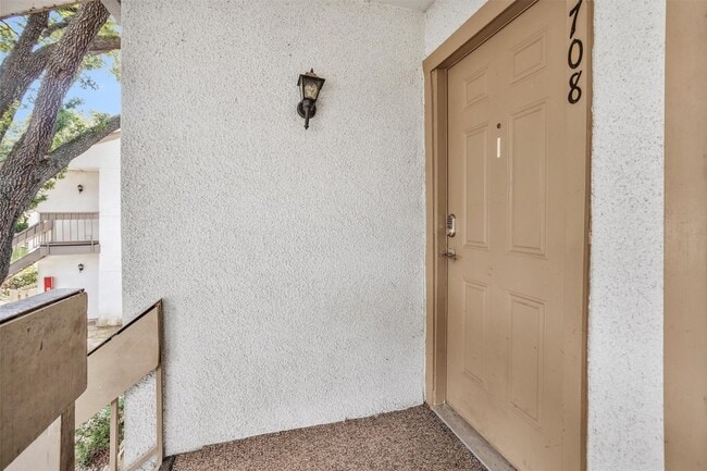 Building Photo - 12100 Melville Dr